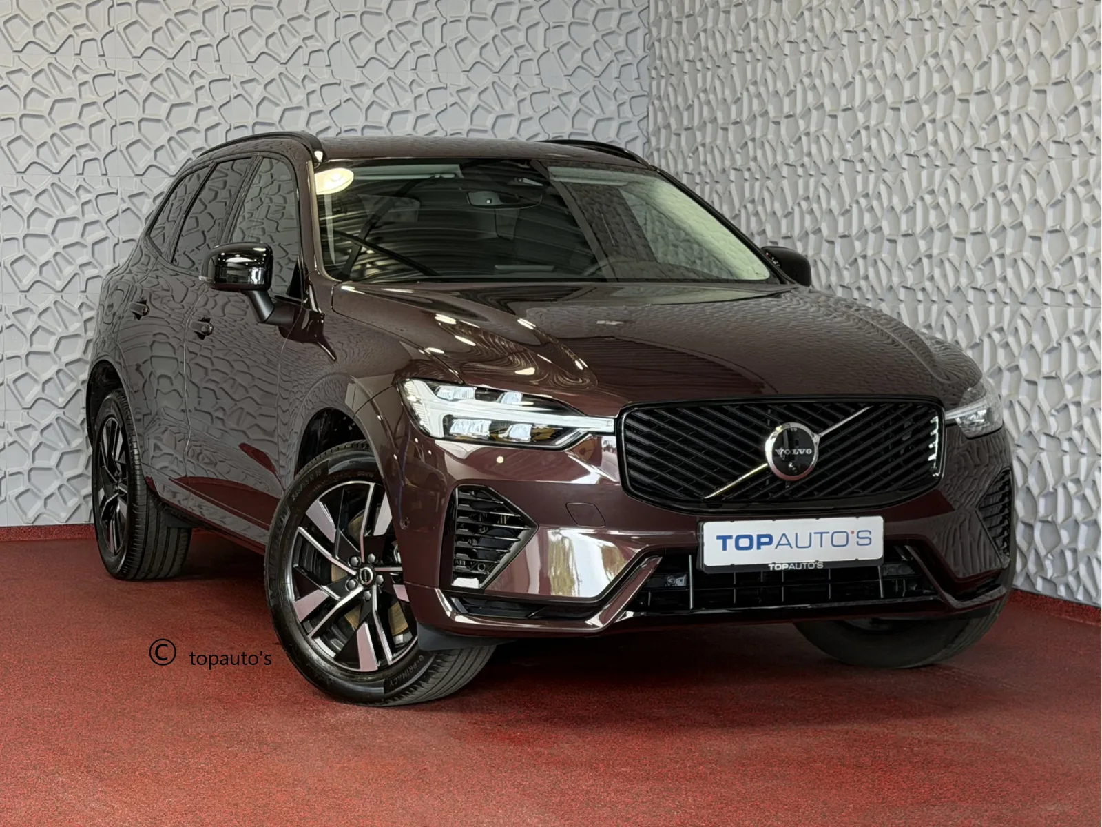 Volvo XC60 (2025) — foto 1