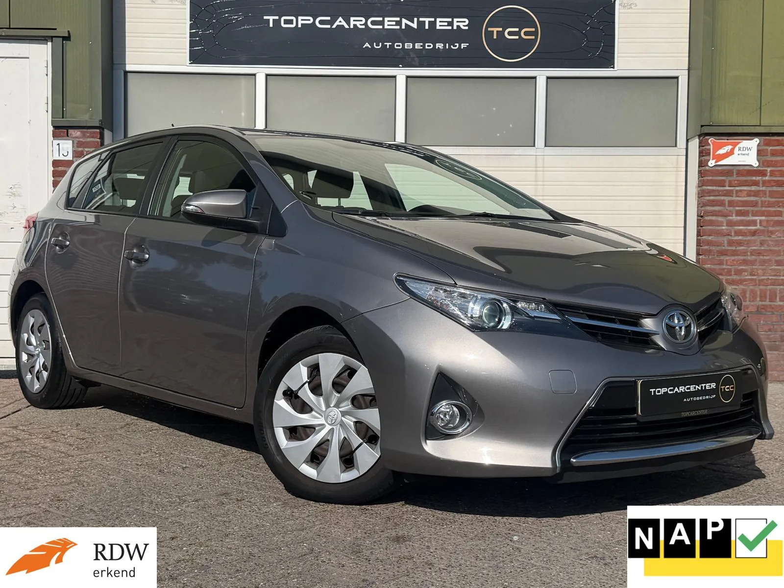 Toyota Auris (2013) — foto 1