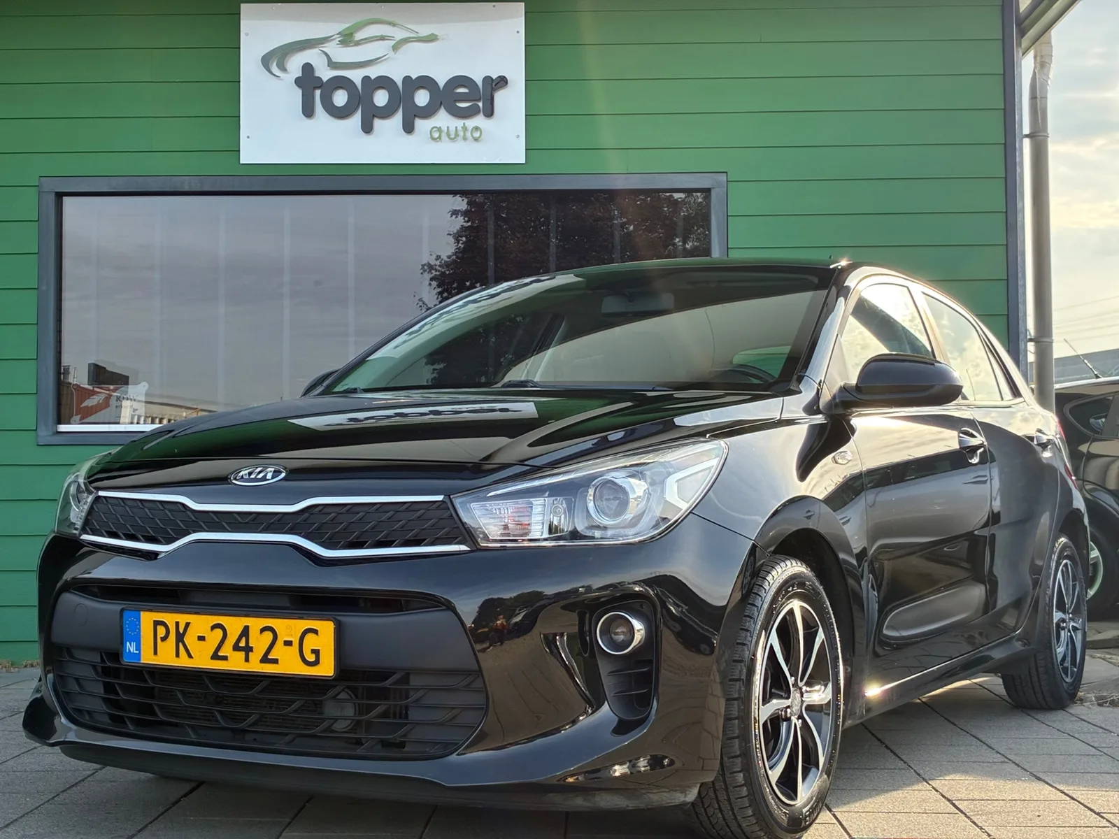 Kia Rio (2017) — foto 1