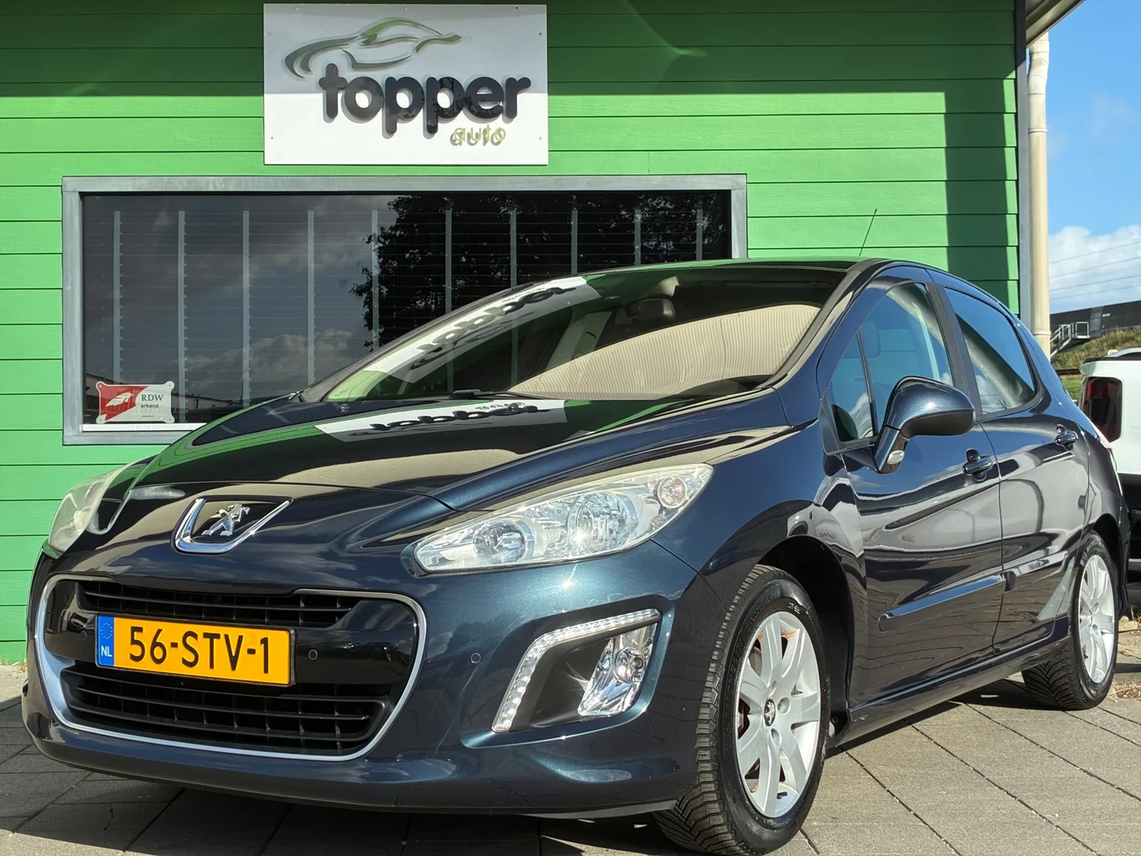 Peugeot 308 (2011) — foto 1