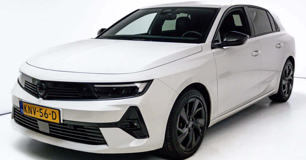 Opel Astra (2024) — foto 1