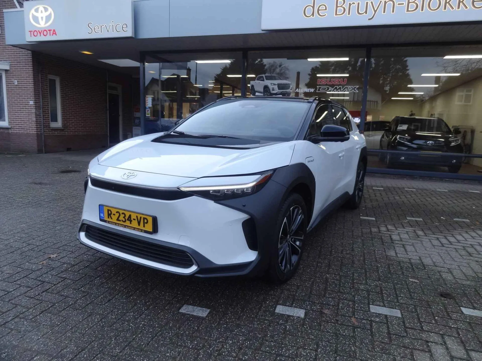 Toyota bZ4X (2022) — foto 1