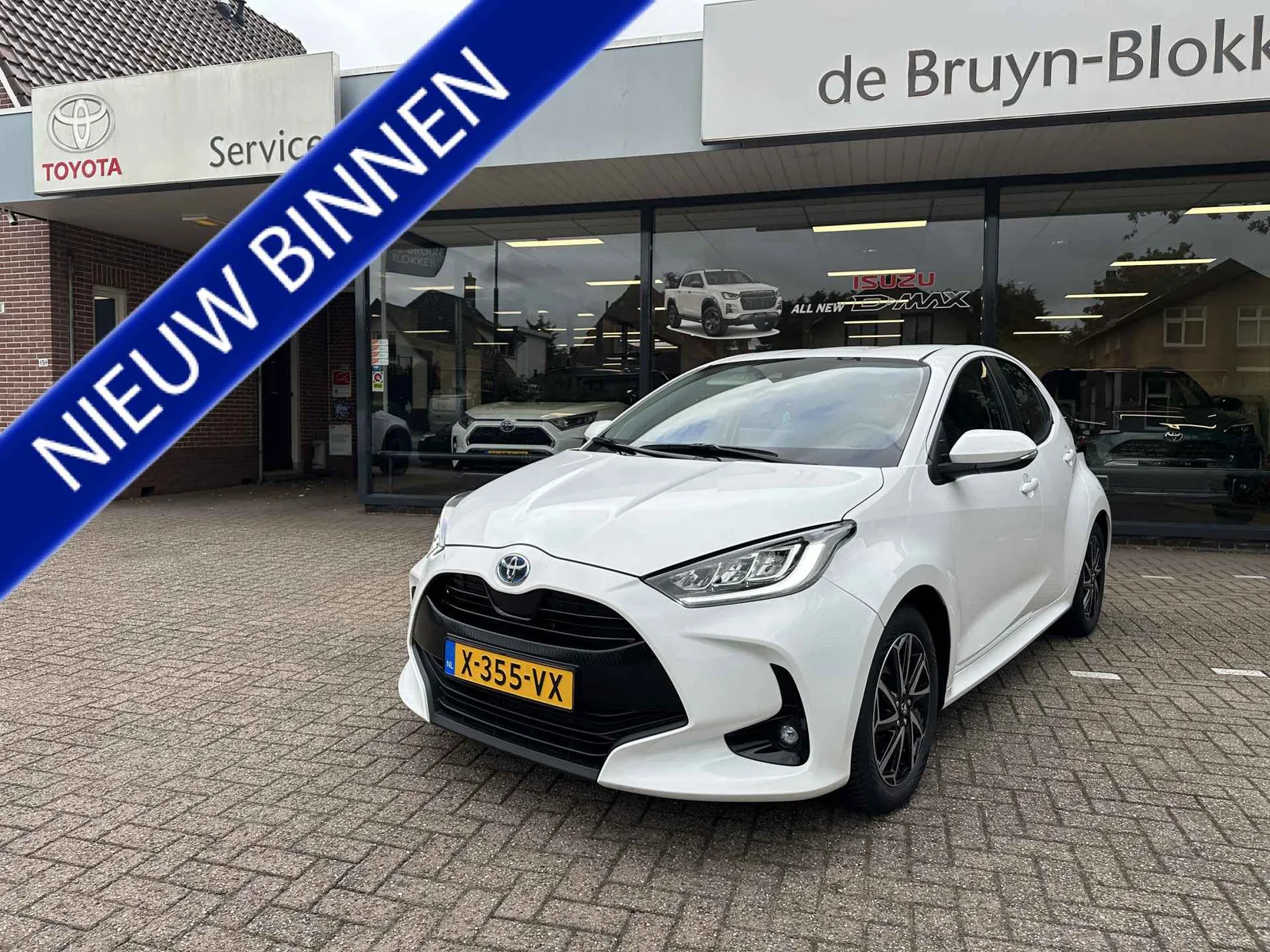 Toyota Yaris (2024) — foto 1