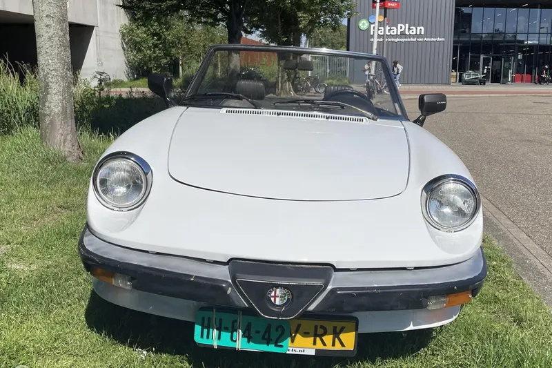 Alfa Romeo Spider (1986)