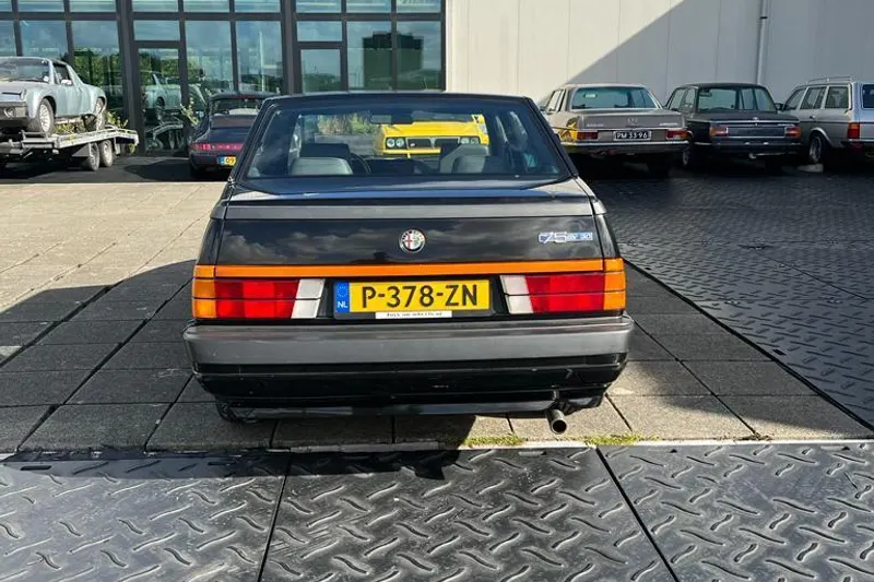 Alfa Romeo 75 (1989)
