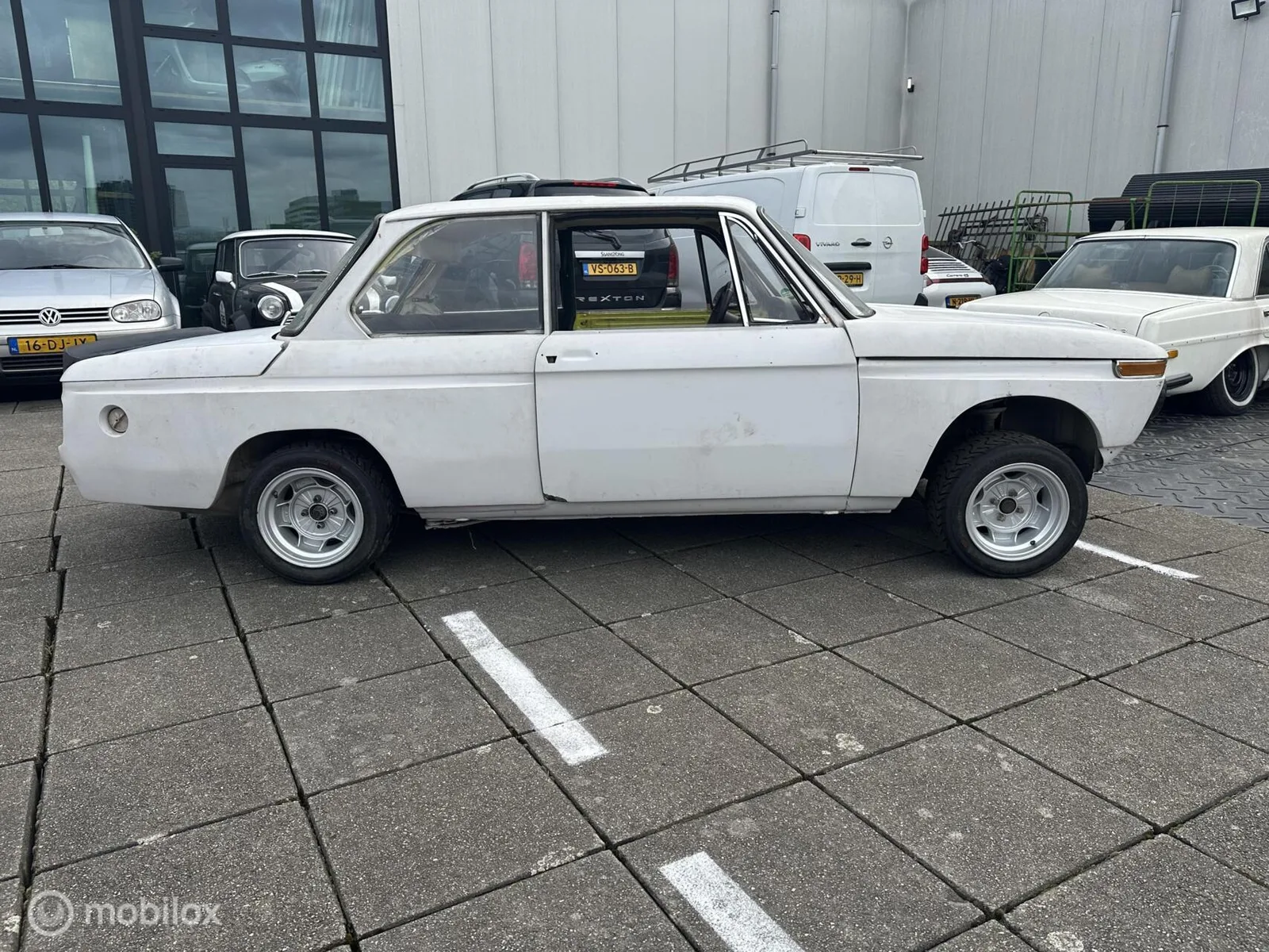 BMW 2002 (1975) — foto 1