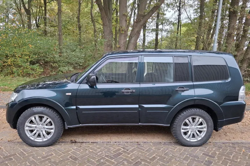Mitsubishi Pajero (2017)