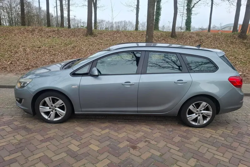 Opel Astra (2013)