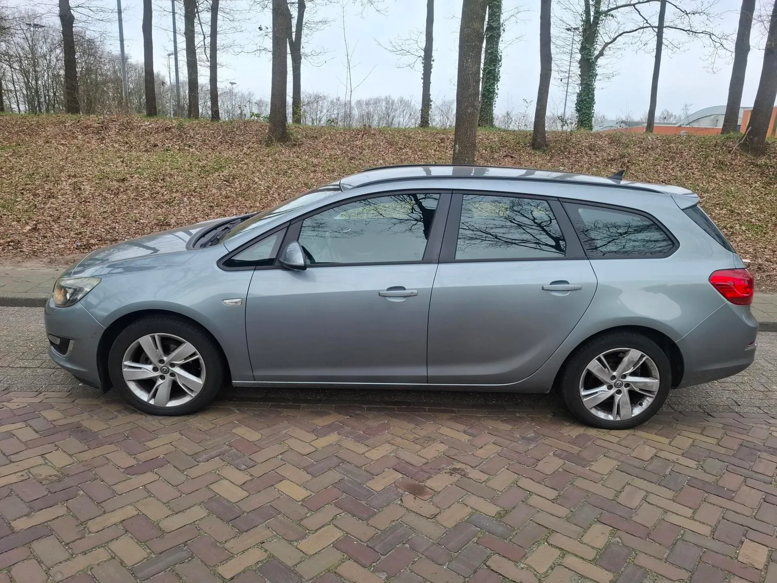 Opel Astra (2013) — foto 1