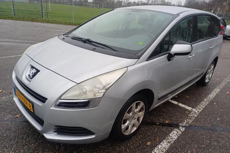 Peugeot 5008 (2010)
