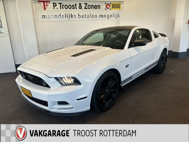 Ford Mustang (2010) — foto 1
