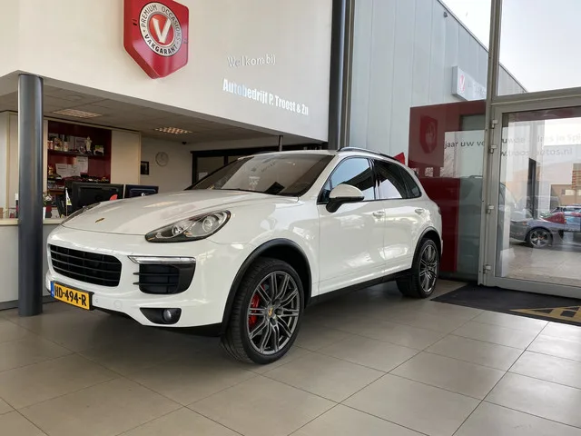 Porsche Cayenne (2015) — foto 1