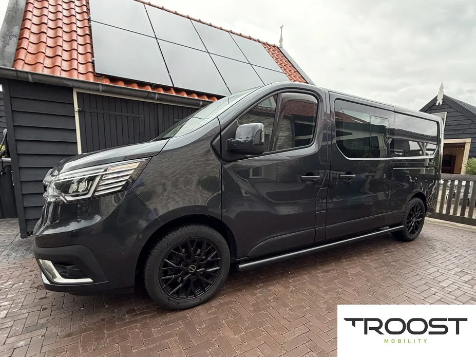 Renault Trafic (2023) — foto 1