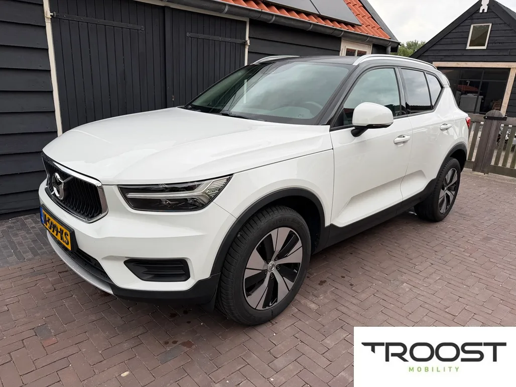 Volvo XC40 (2018) — foto 1