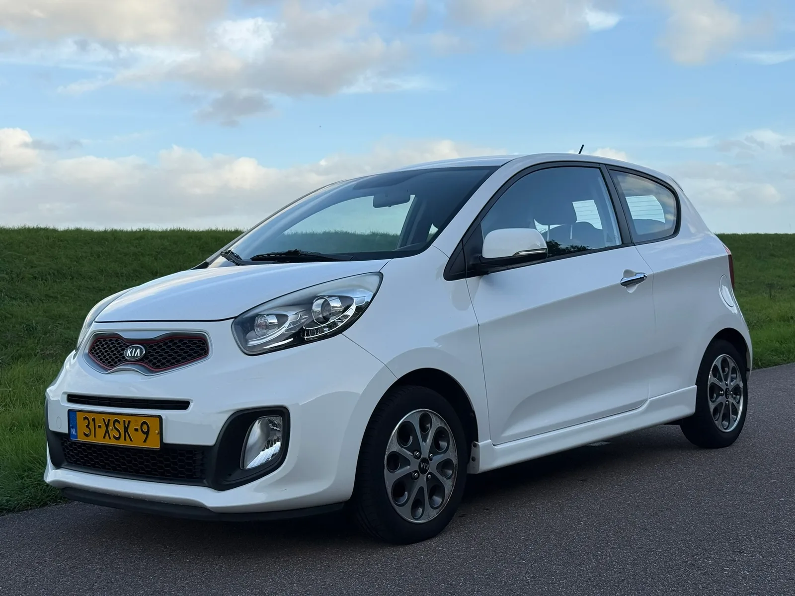Kia Picanto (2012) — foto 1