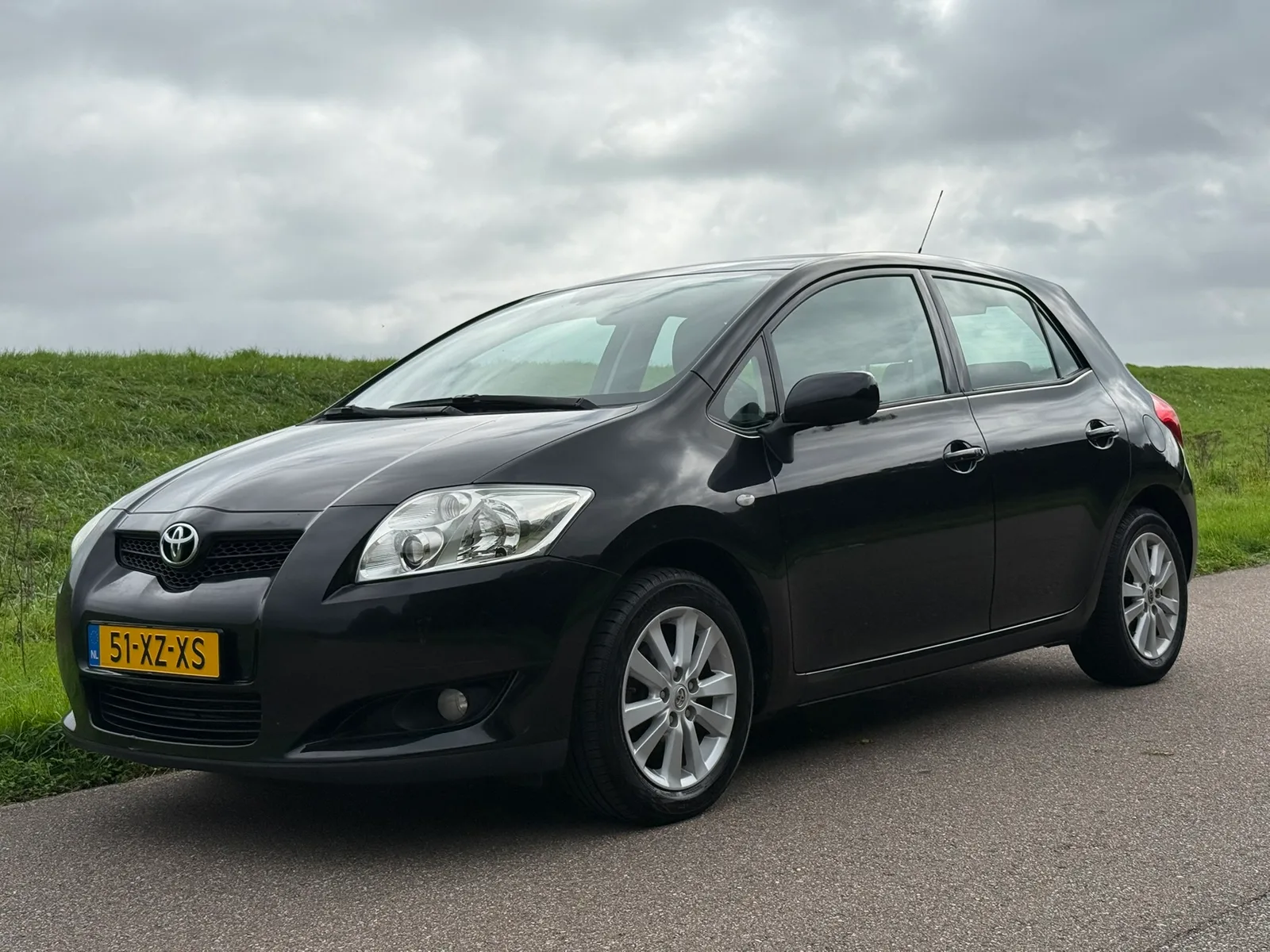 Toyota Auris (2007) — foto 1
