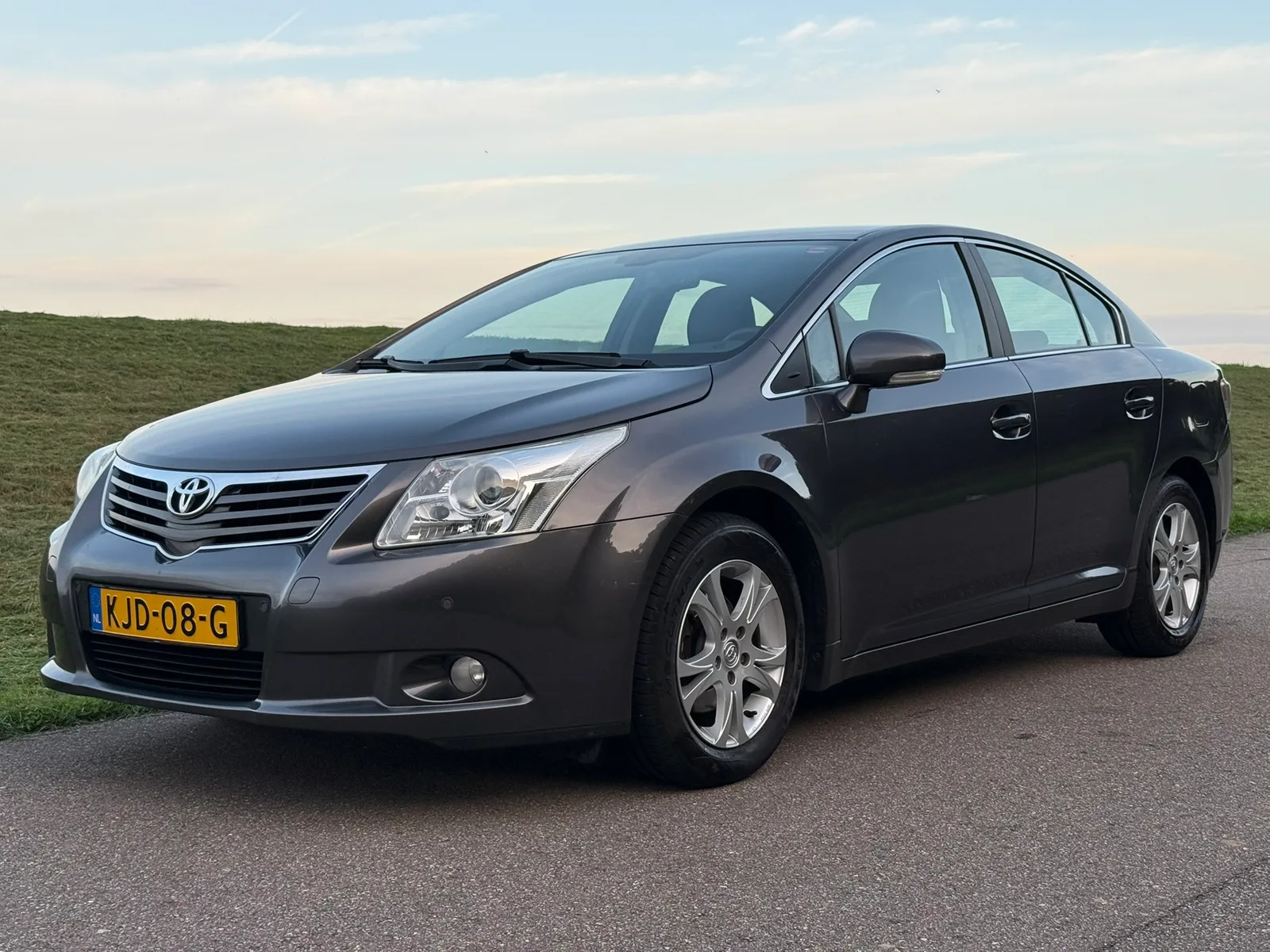 Toyota Avensis (2011) — foto 1