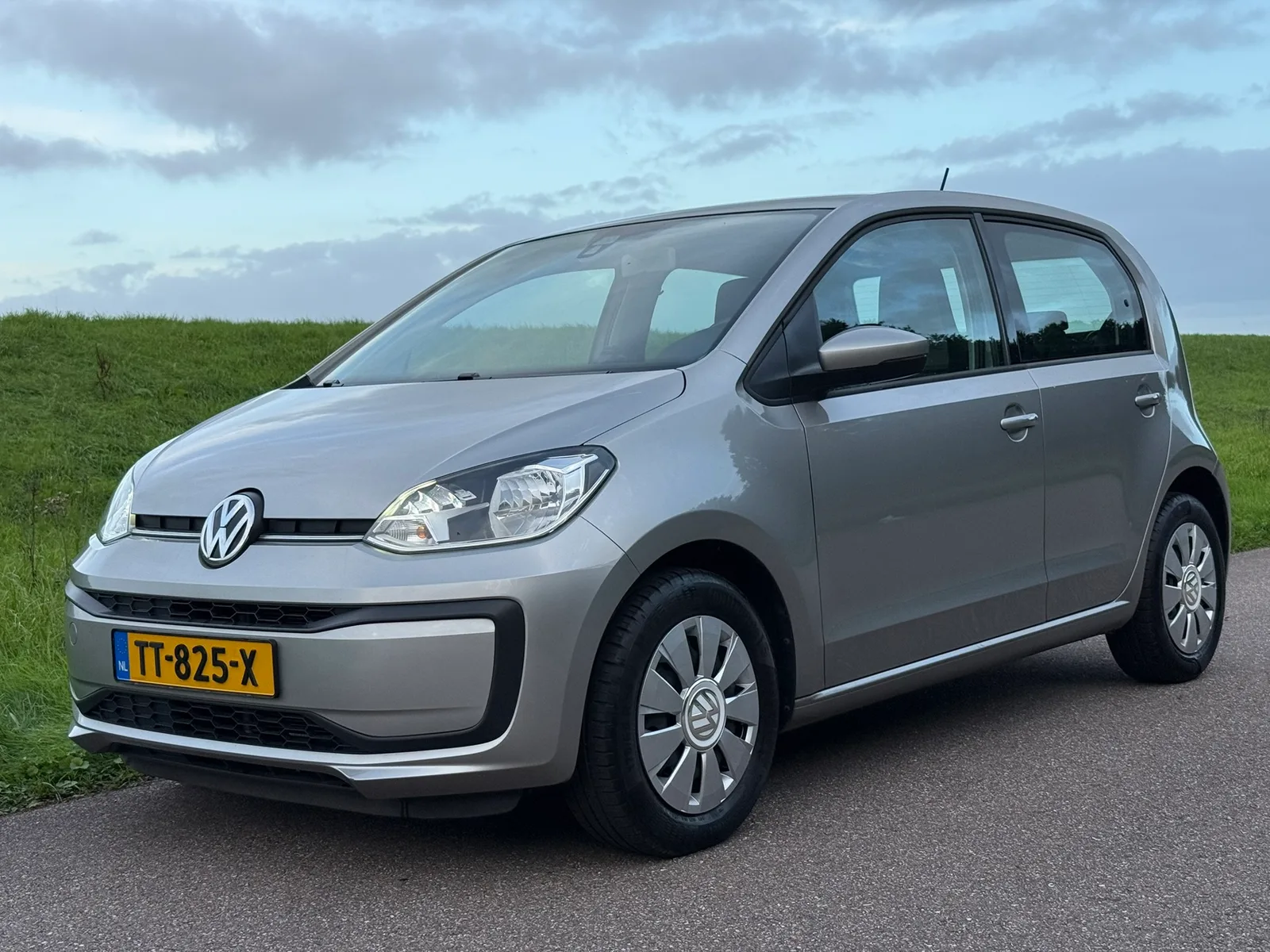 Volkswagen Up! (2018) — foto 1