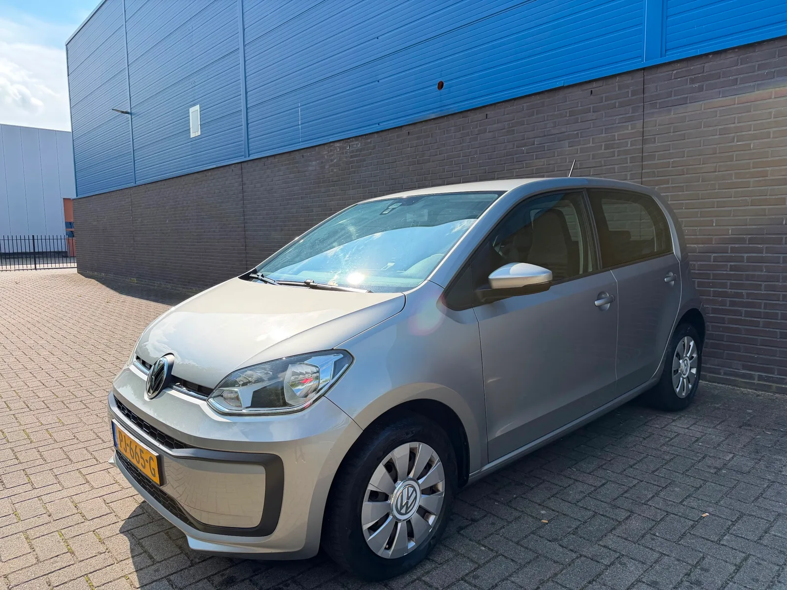 Volkswagen Up! (2017) — foto 1