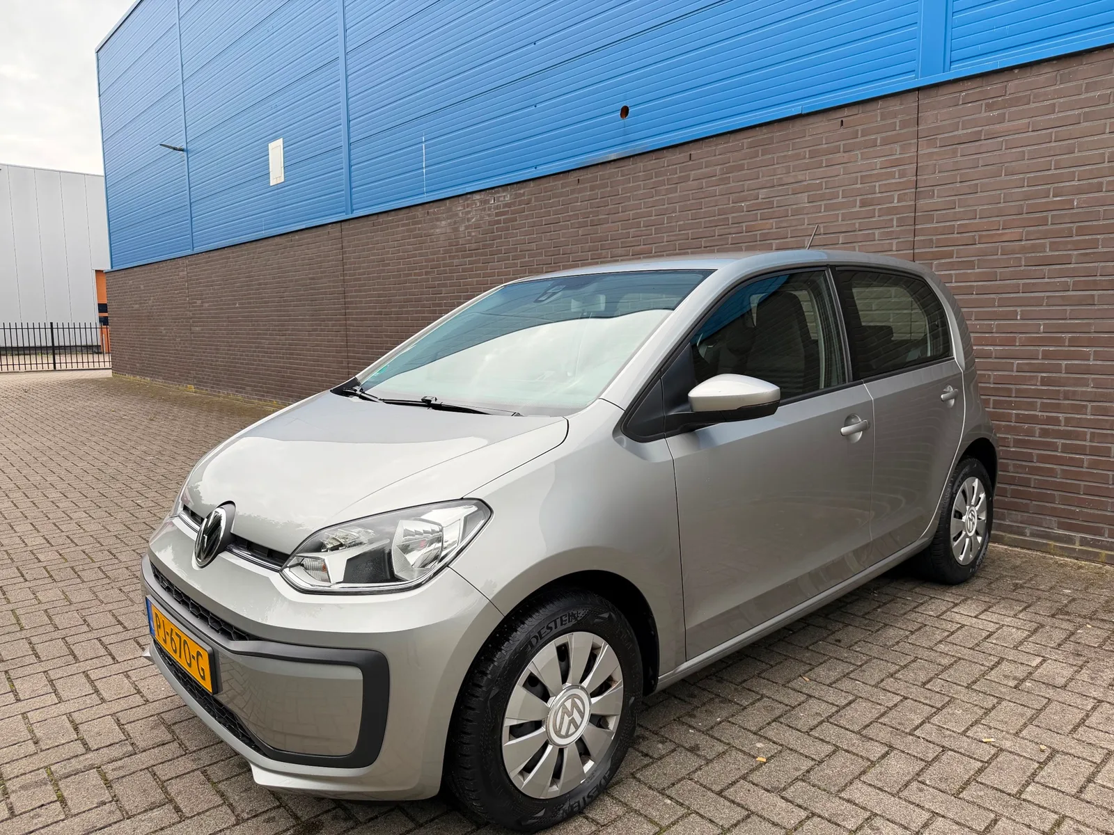 Volkswagen Up! (2017) — foto 1