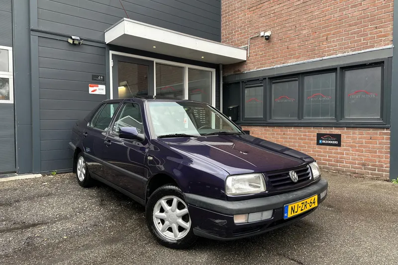 Volkswagen Vento (1996)