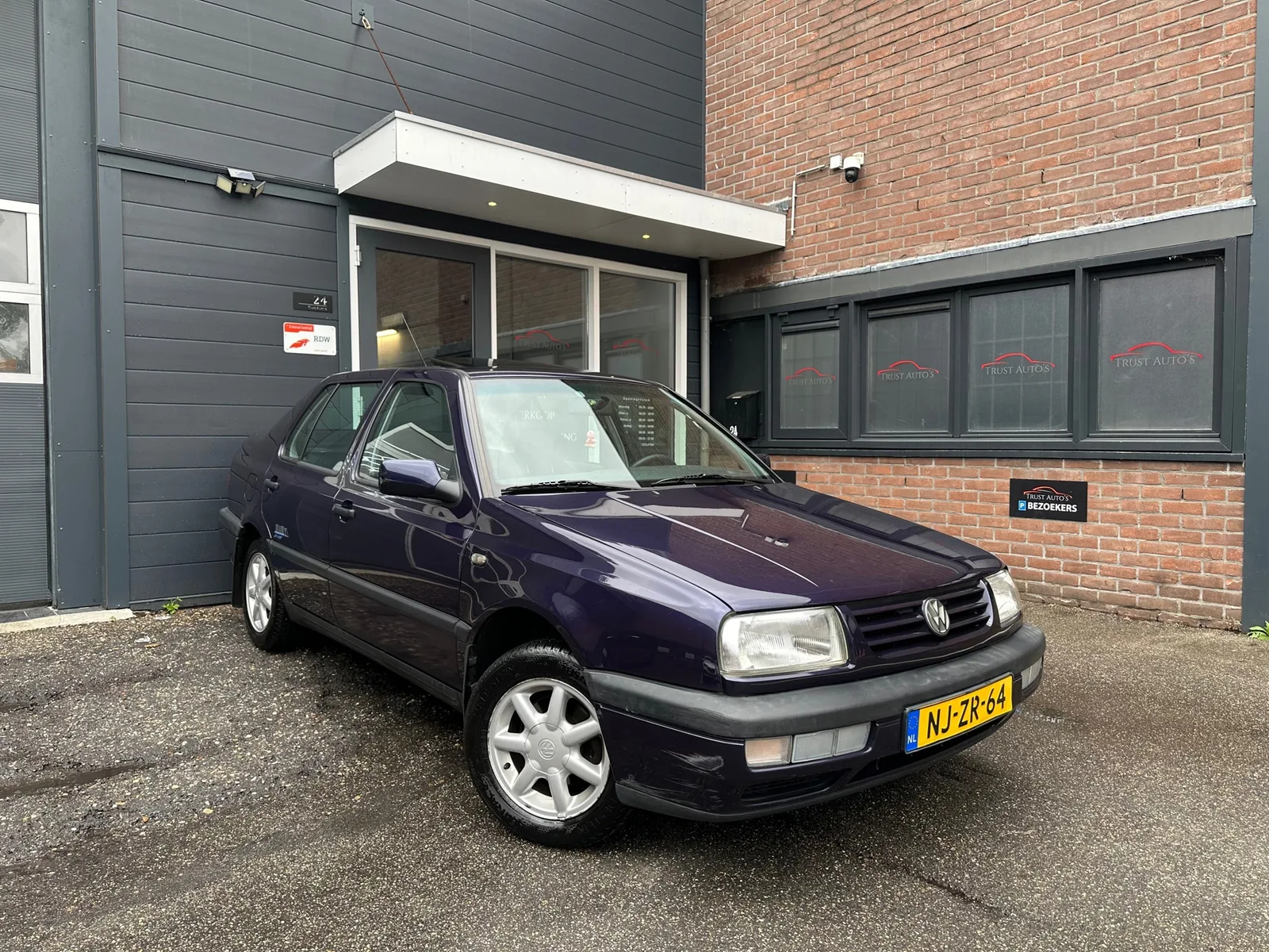 Volkswagen Vento (1996) — foto 1
