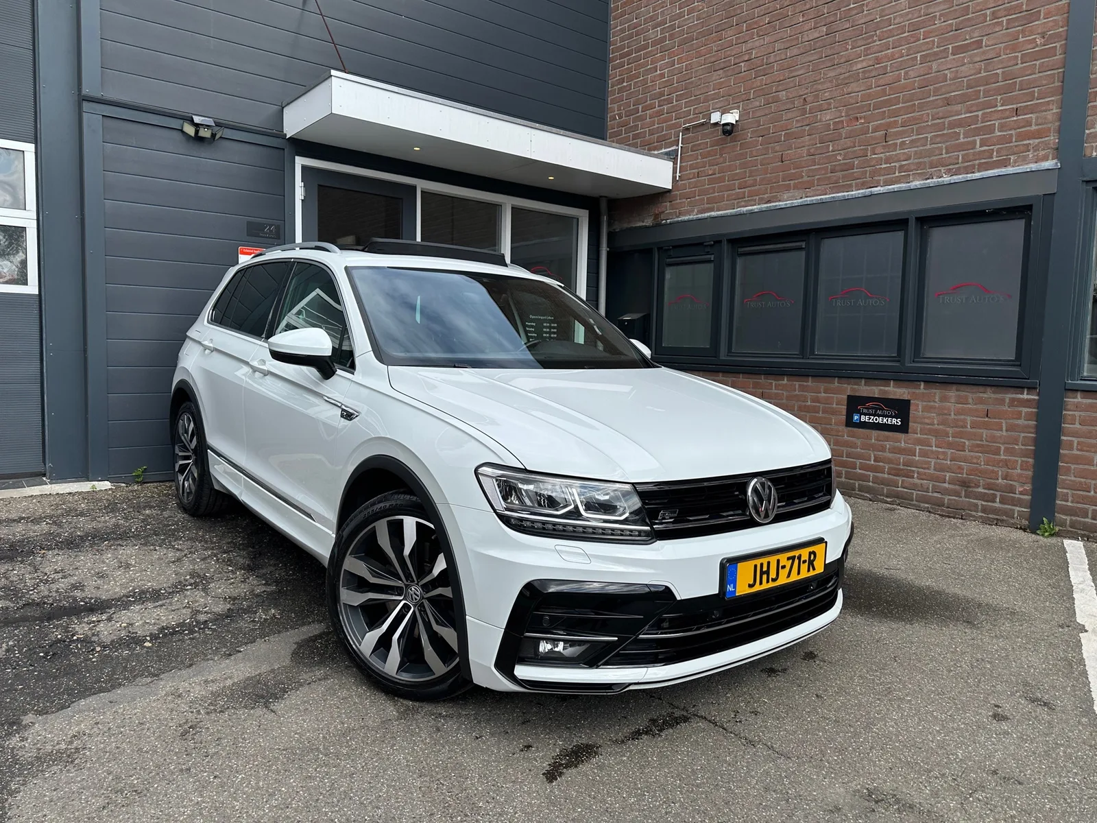 Volkswagen Tiguan (2018) — foto 1