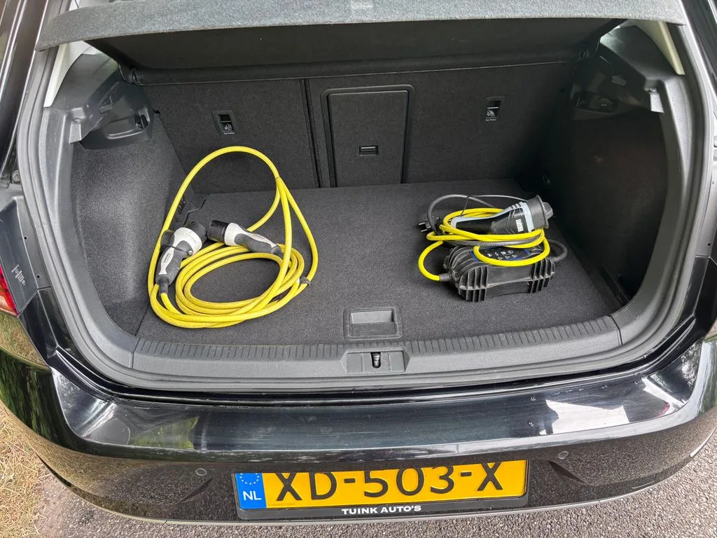 Volkswagen Golf (2019) — foto 1