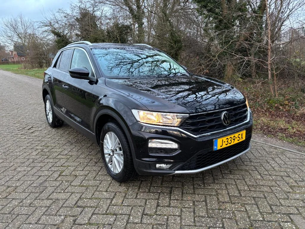 Volkswagen T-Roc (2020) — foto 1