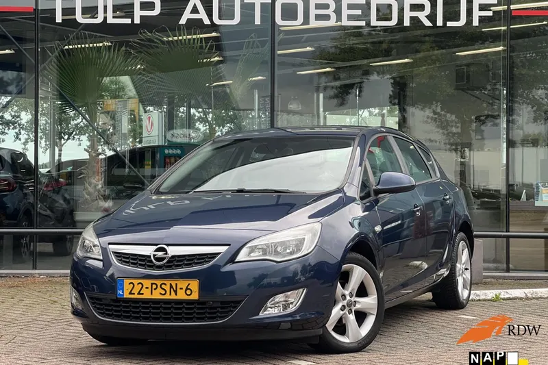 Opel Astra (2011)