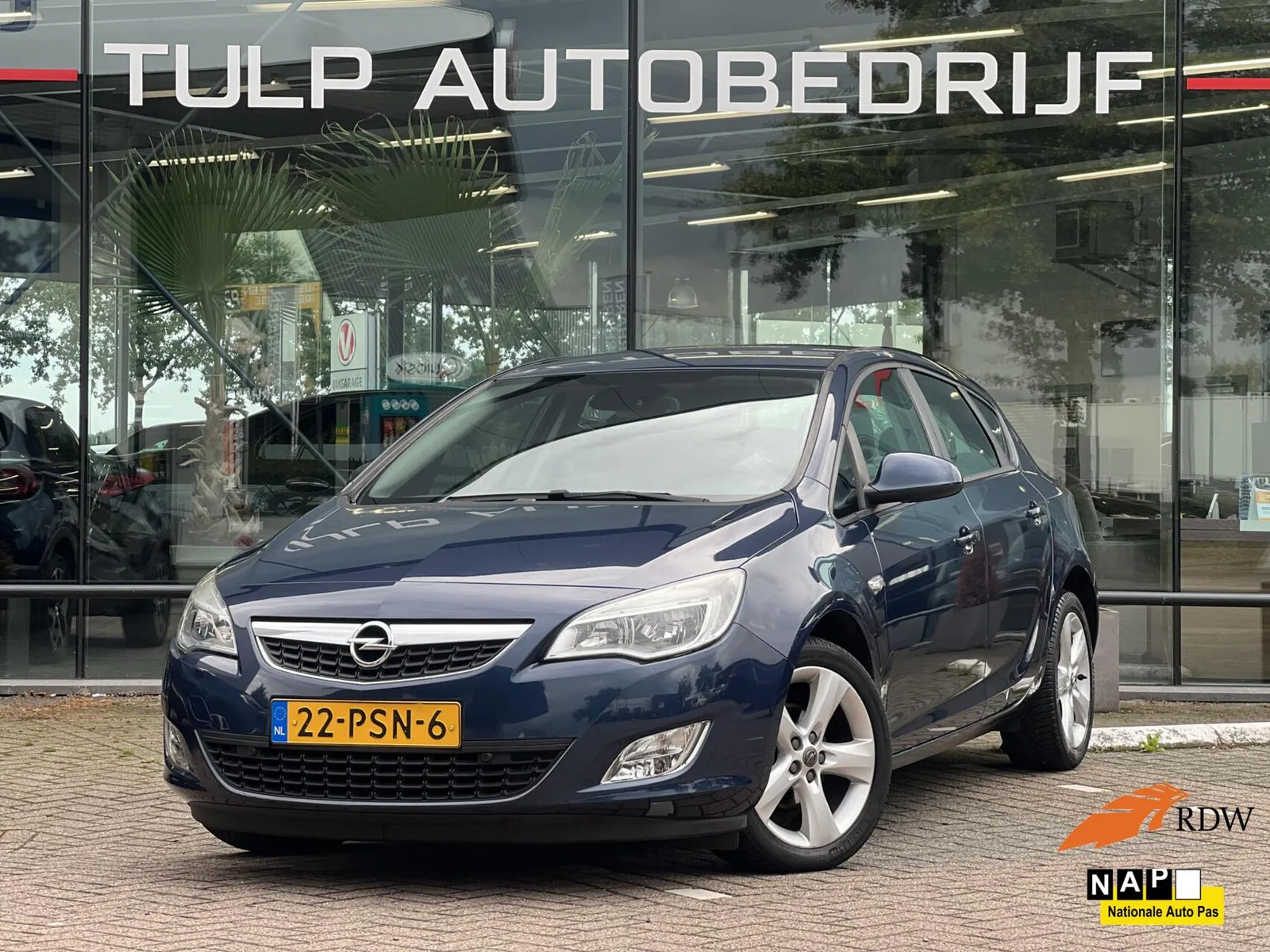 Opel Astra (2011) — foto 1