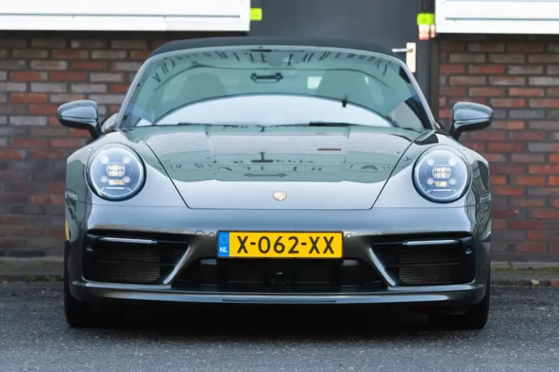 Porsche 911 (2023)