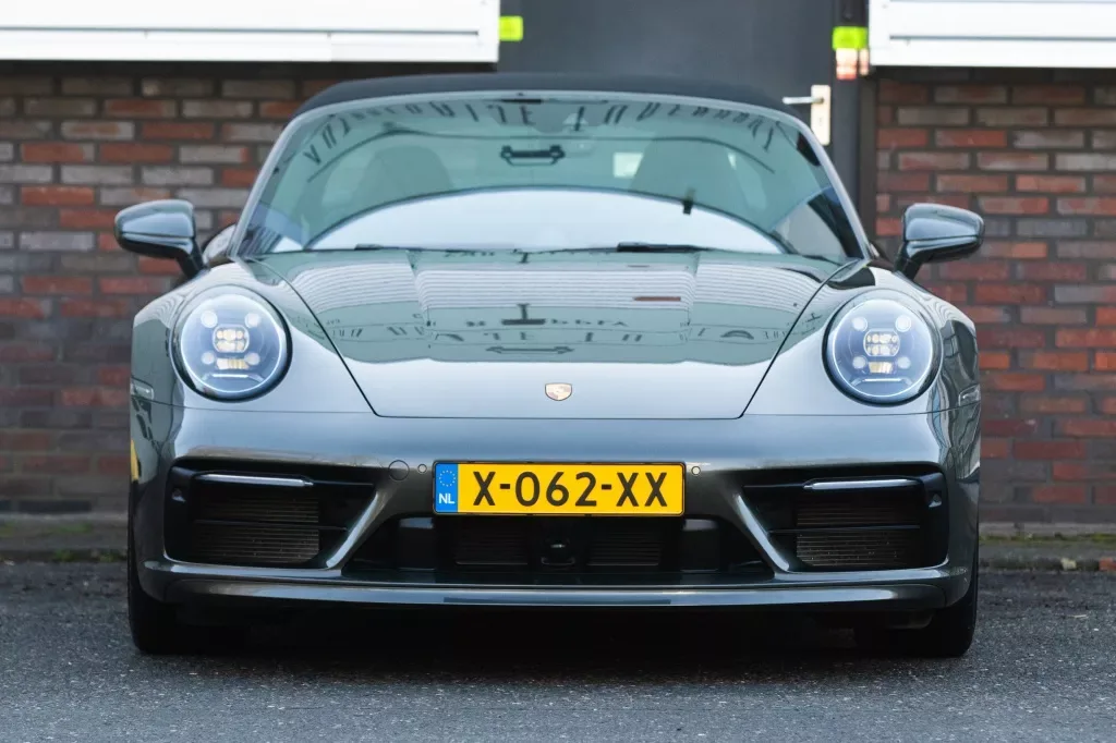 Porsche 911 (2023) — foto 1