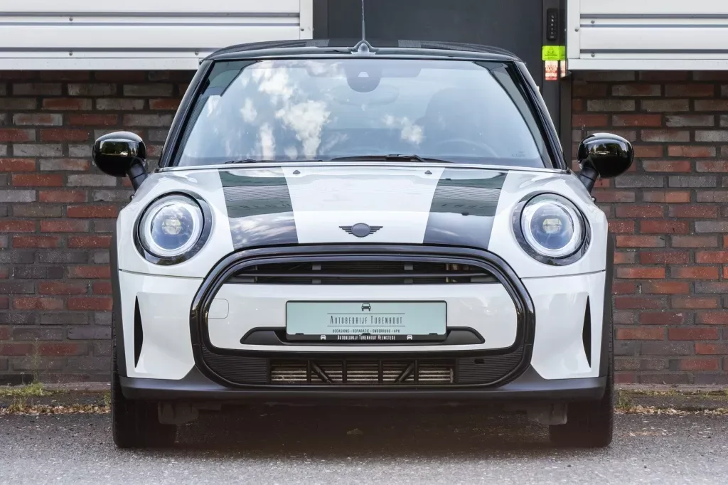 MINI Cabrio (2023) — foto 1