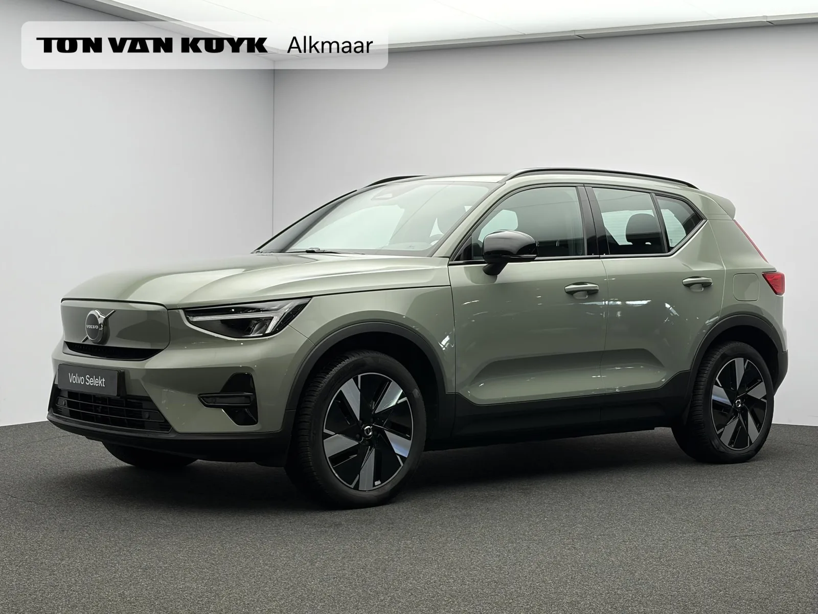 Volvo EX40 (2025) — foto 1