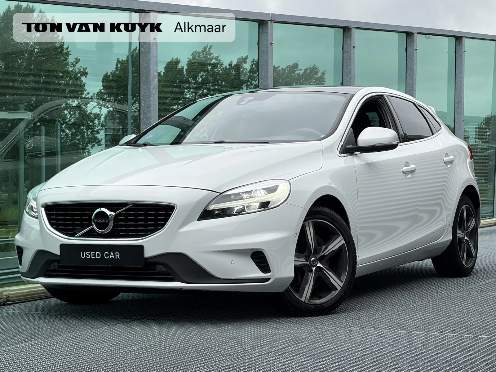 Volvo V40 (2019) — foto 1