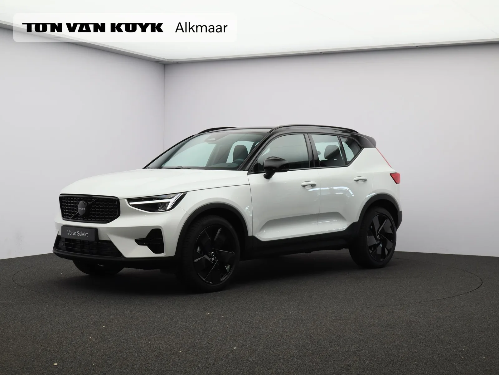 Volvo XC40 (2026) — foto 1