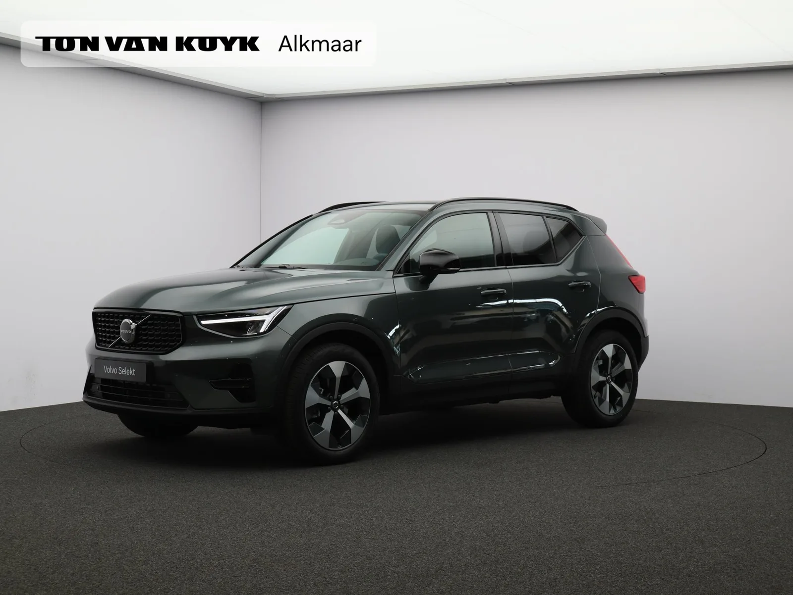 Volvo XC40 (2026) — foto 1