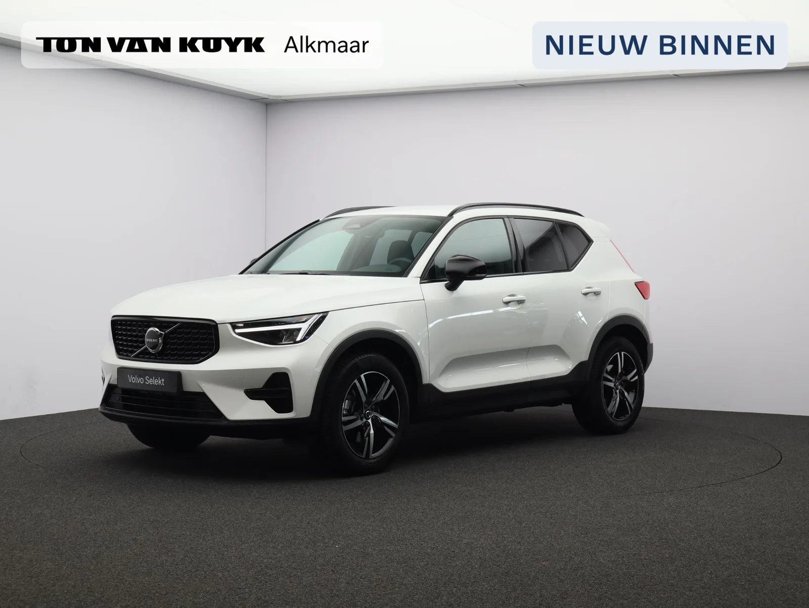 Volvo XC40 (2026) — foto 1
