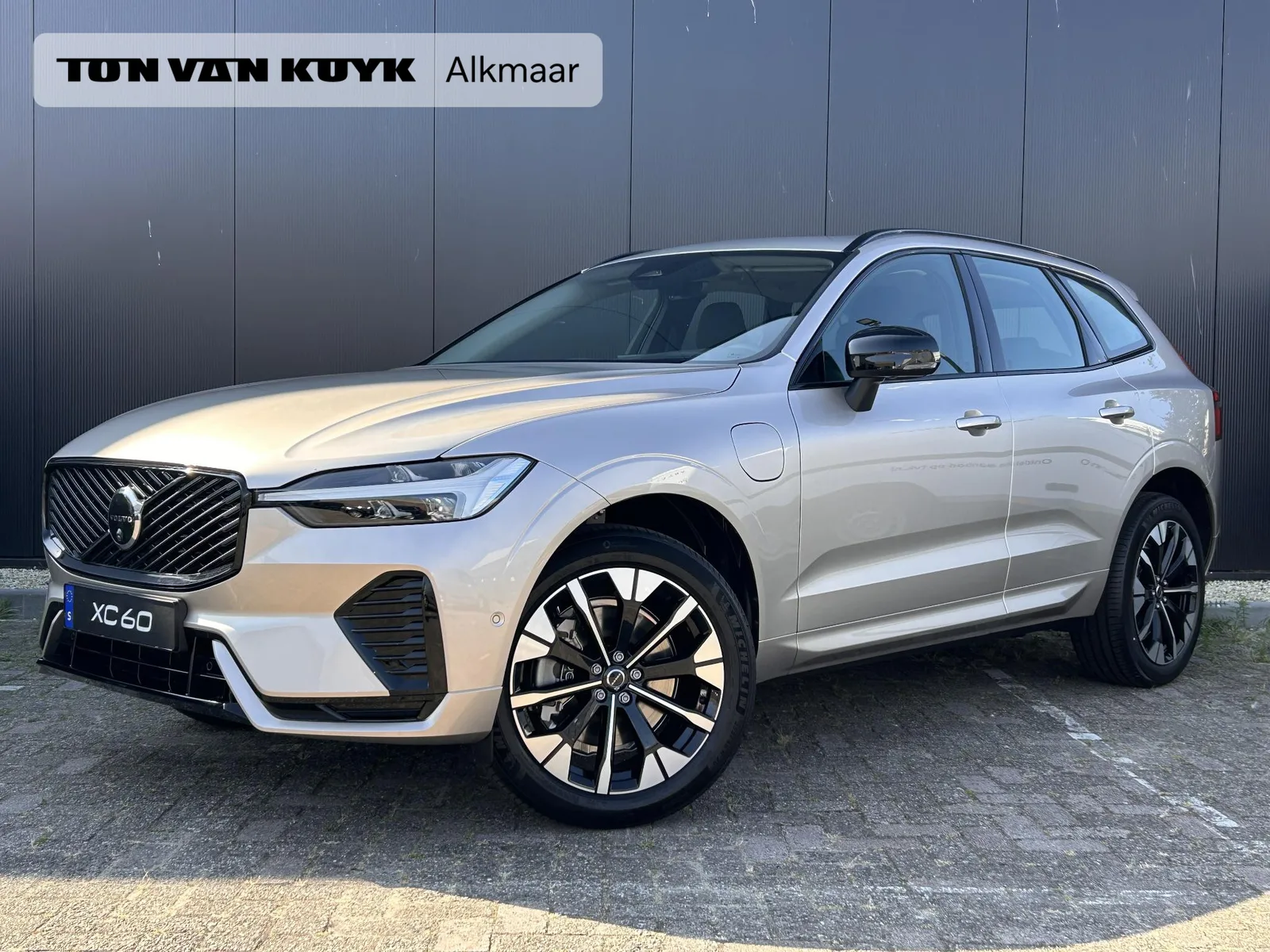 Volvo XC60 (2026) — foto 1