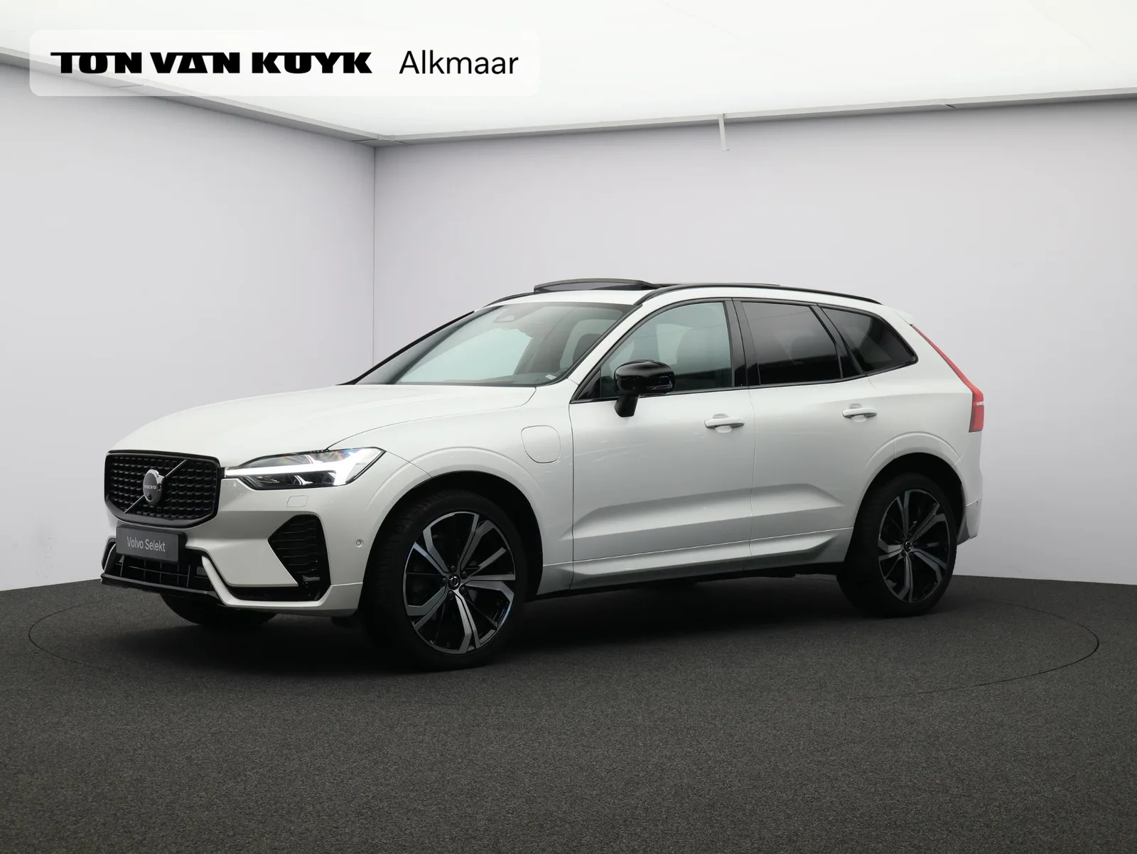 Volvo XC60 (2025) — foto 1