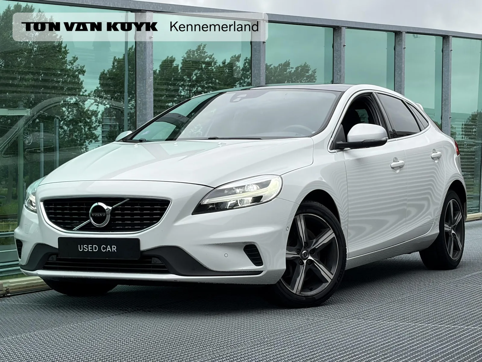Volvo V40 (2019) — foto 1