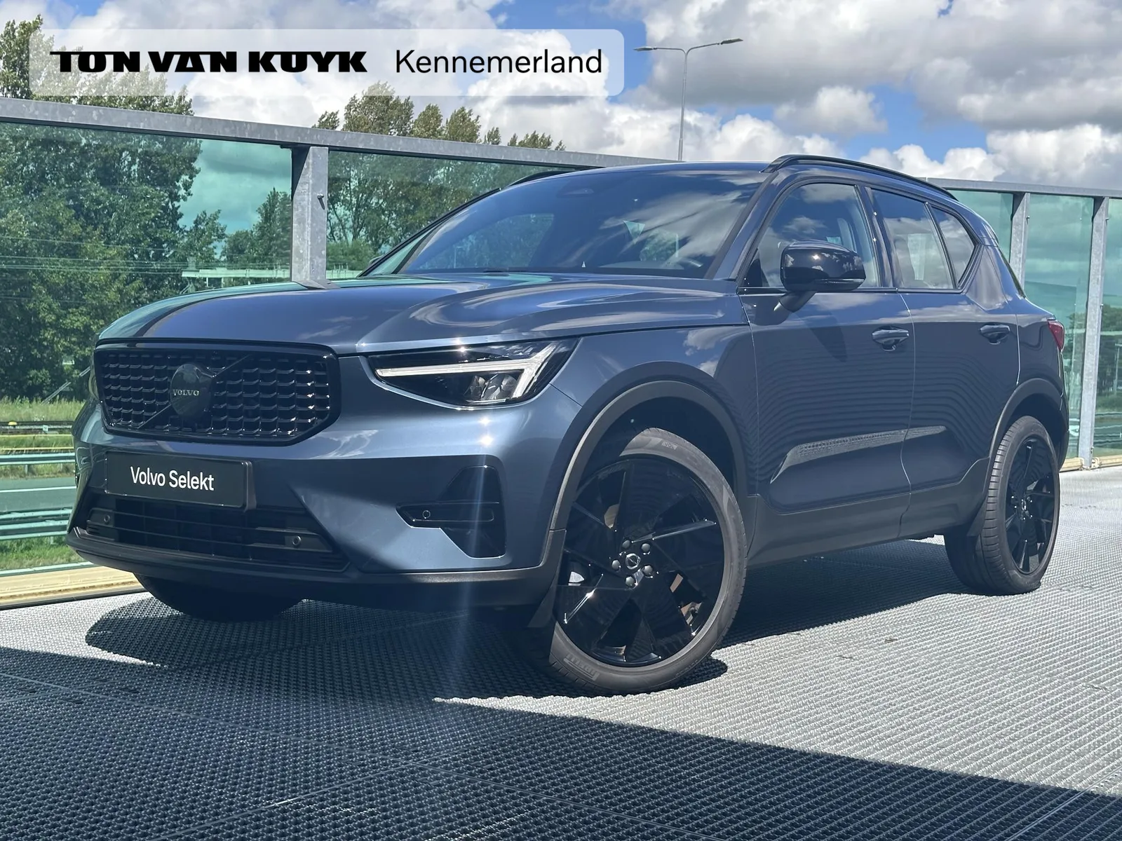 Volvo XC40 (2025) — foto 1
