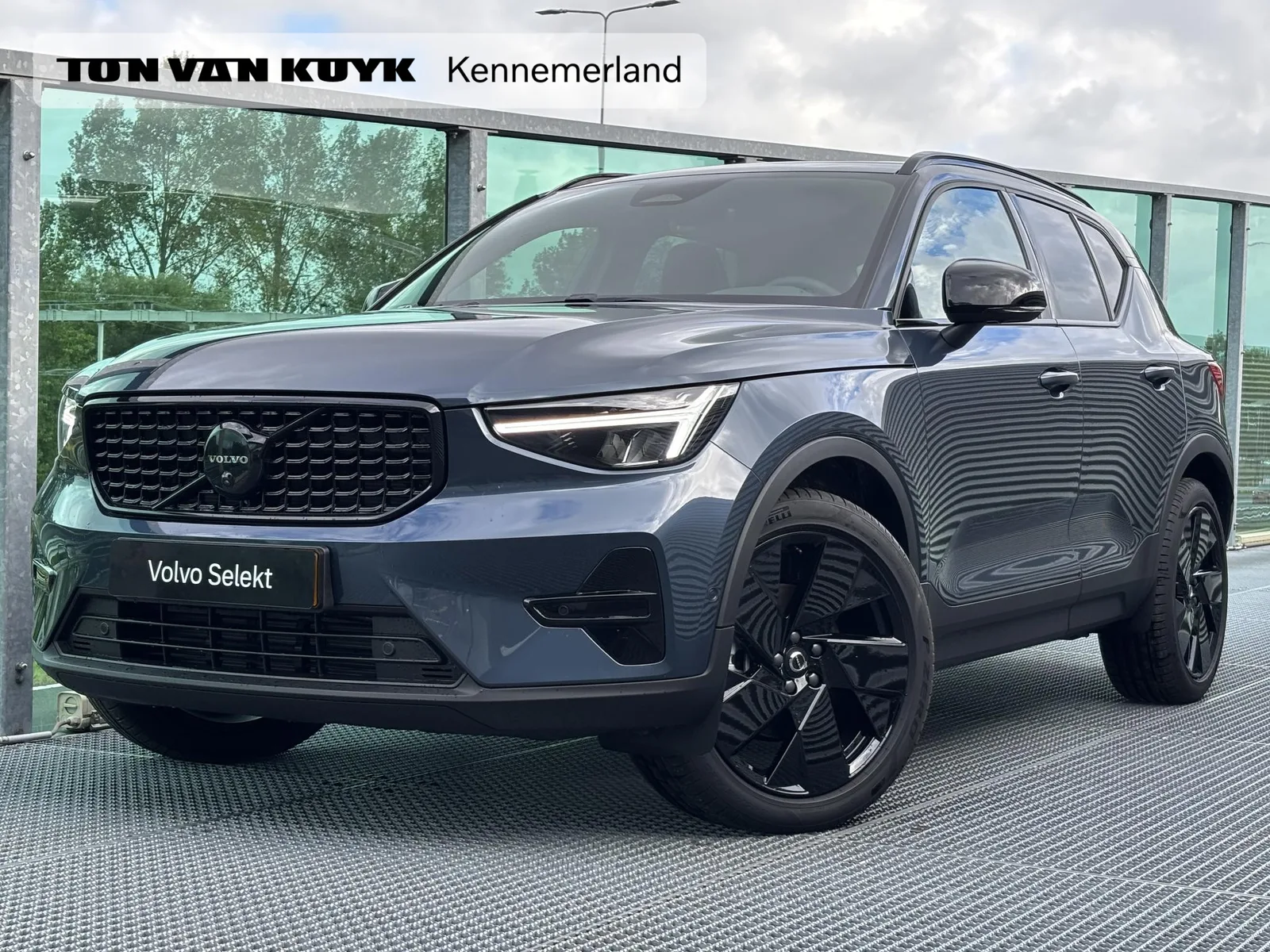 Volvo XC40 (2026) — foto 1