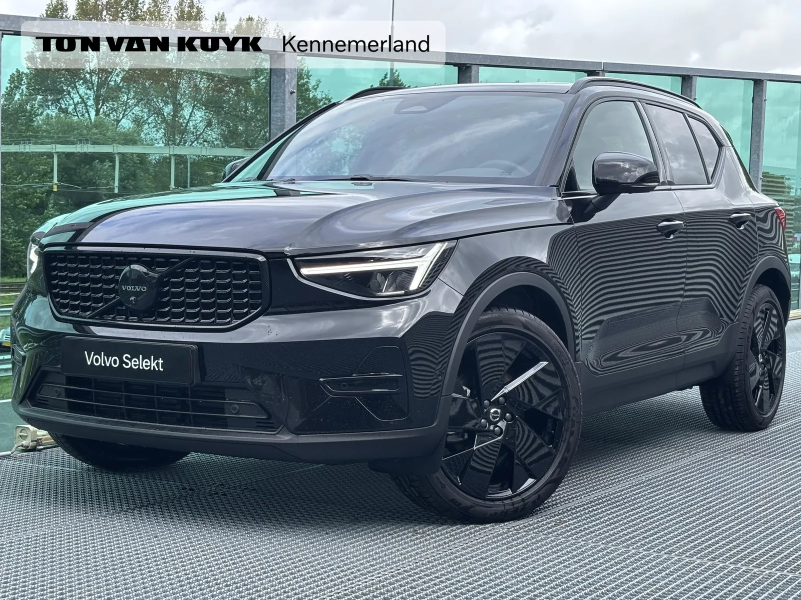 Volvo XC40 (2026) — foto 1