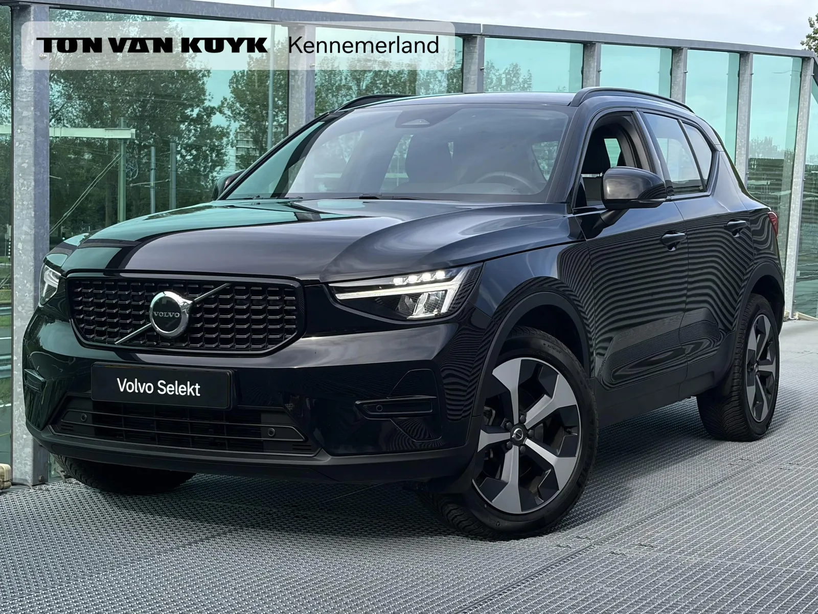 Volvo XC40 (2025) — foto 1