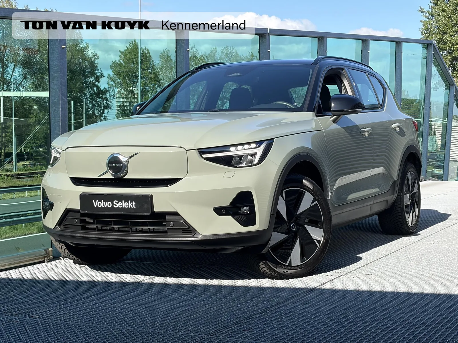 Volvo XC40 (2024) — foto 1
