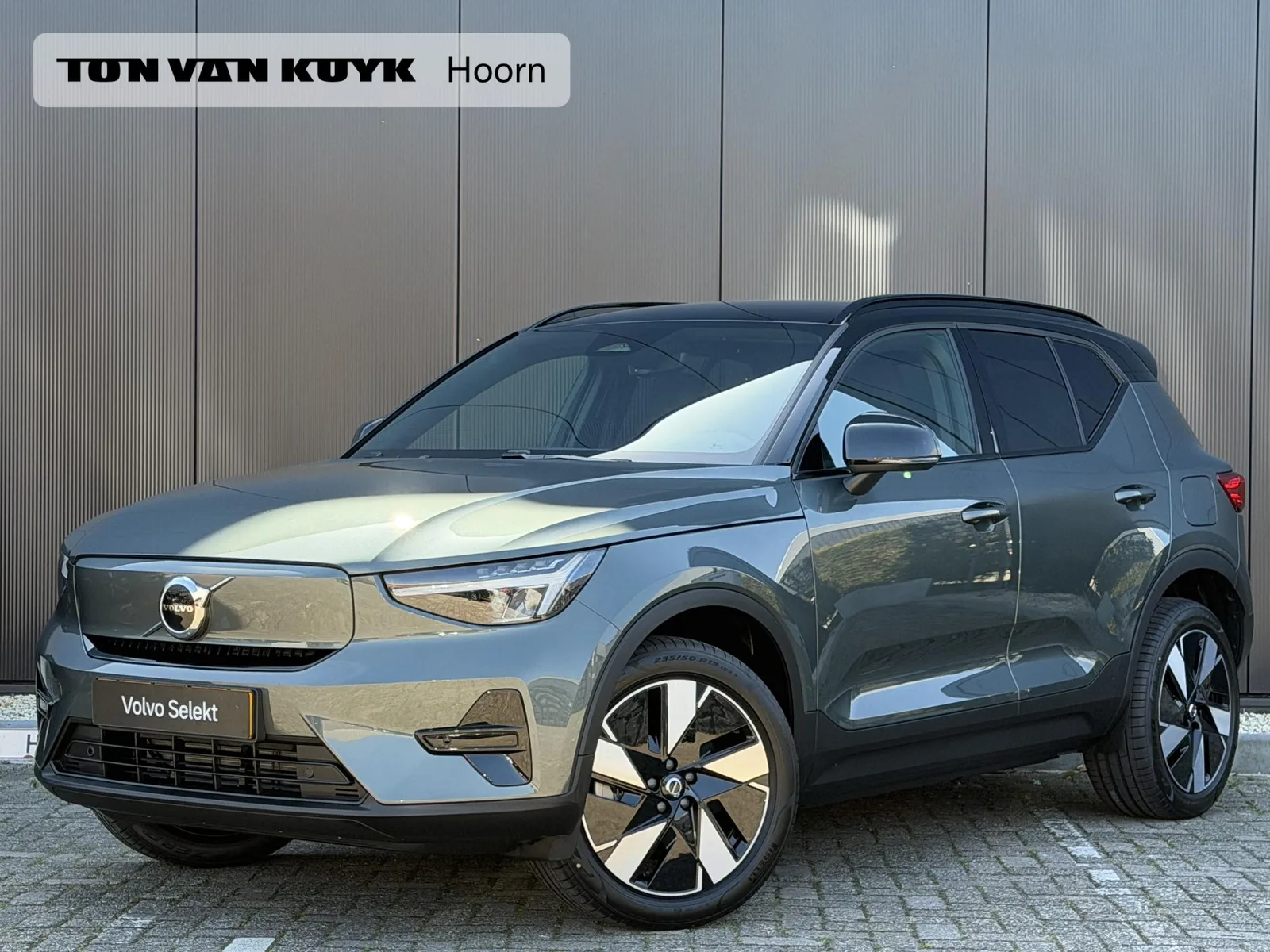 Volvo EX40 (2026) — foto 1