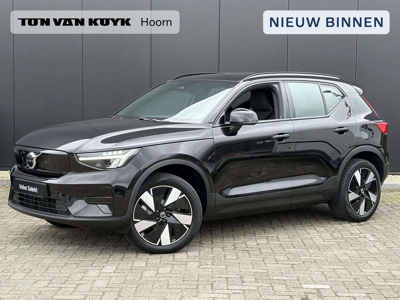 Volvo EX40 (2025) — foto 1