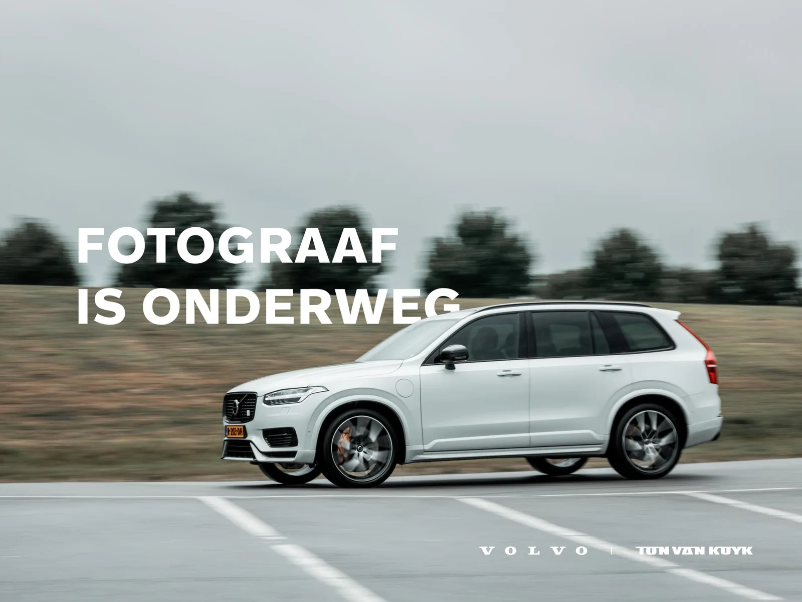 Volvo EX40 (2026) — foto 1
